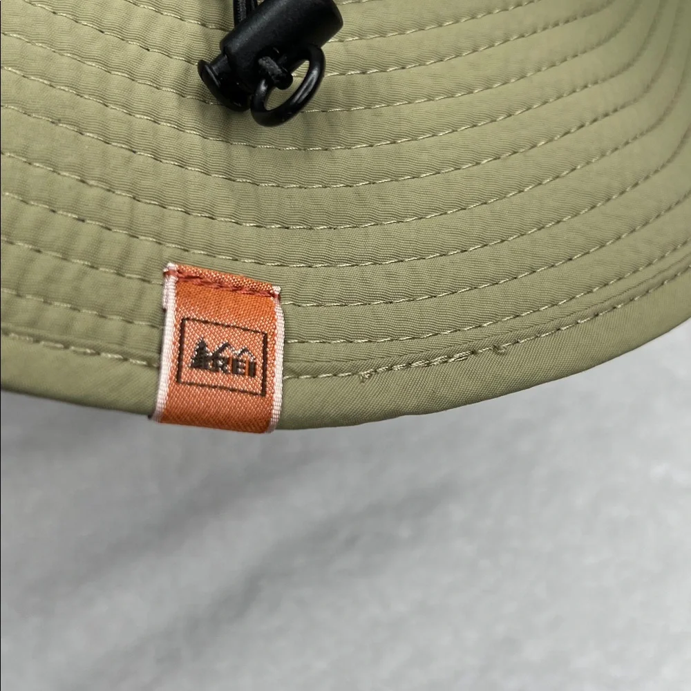 REI Co-Op Unisex Size S/M Khaki Vented Explorer Strap Hiking Outdoor Bucket Hat